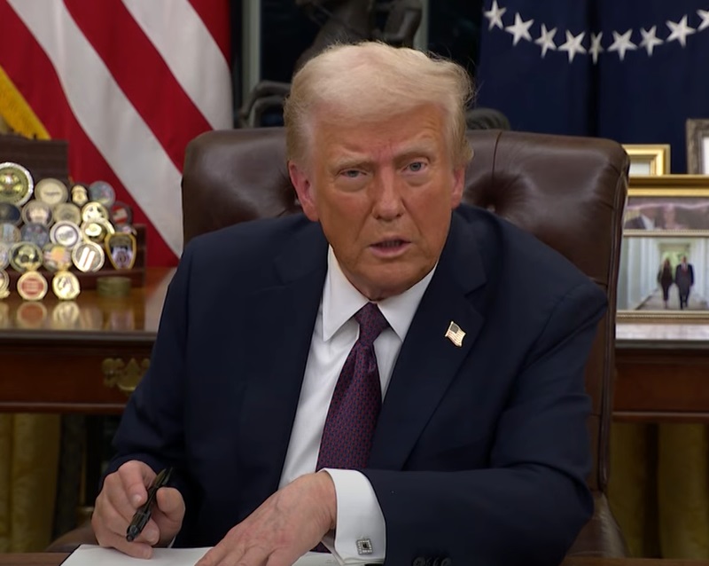 Mikill meirihluti Bandaríkjamanna telur Trump andlega óhæfan til að gegna embætti - DV
