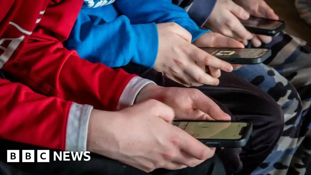 Ministers to issue guidance on children's screen use
