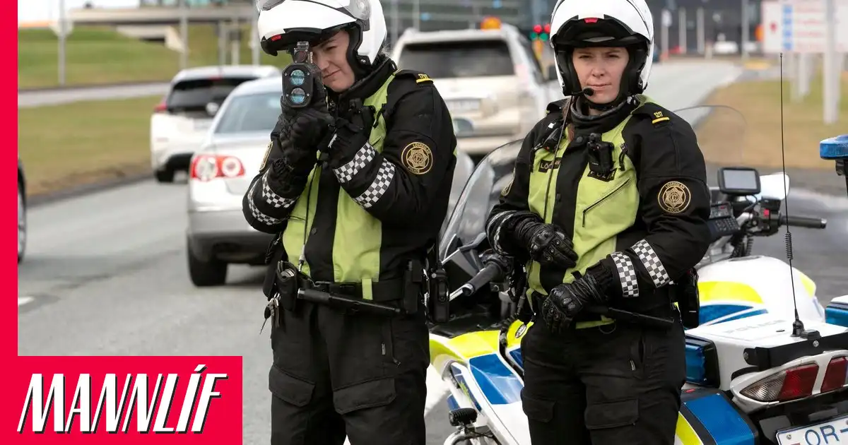 Missti stjórn á bílnum og hafnaði á vegg