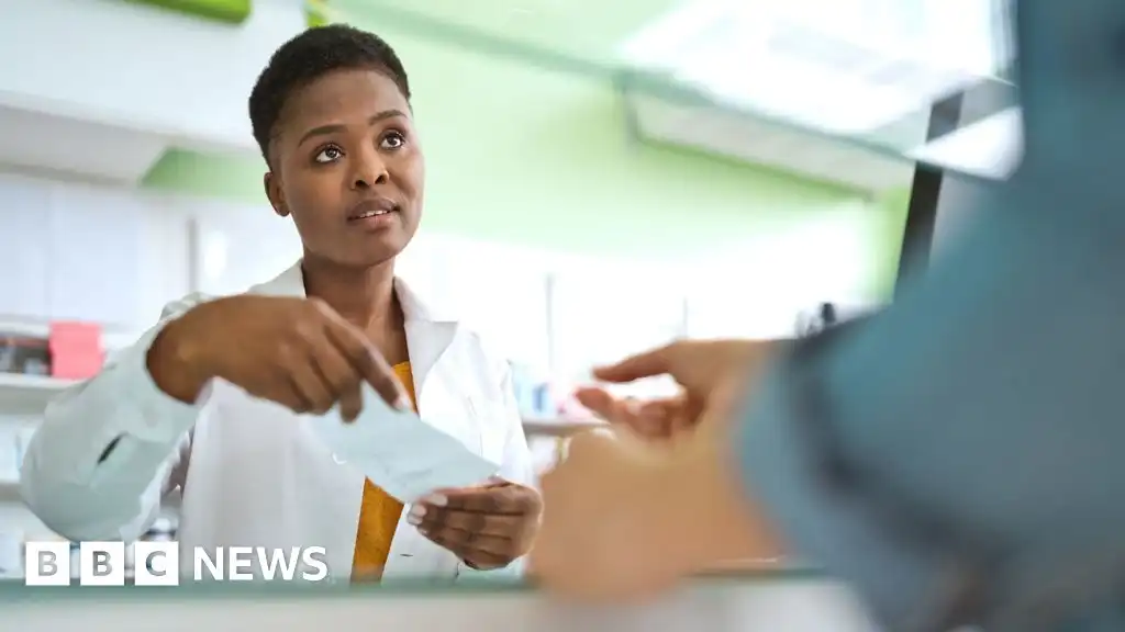 More pharmacies in England to prescribe medication from autumn