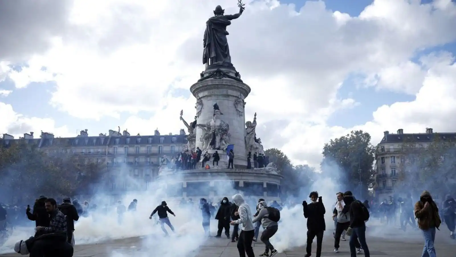 Mót­mælendur réðust inn í ráð­húsið í Marseille - Vísir