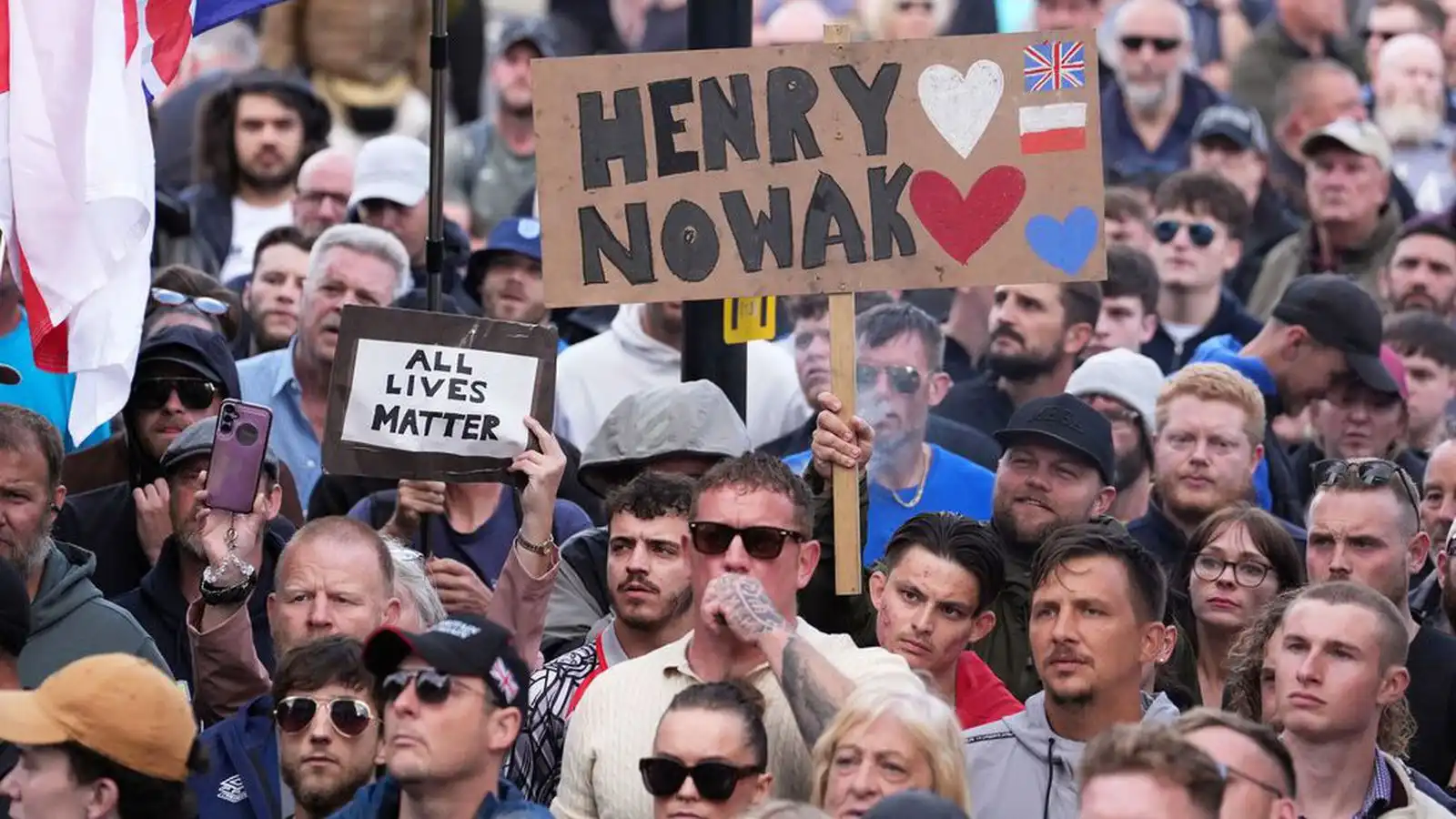 Mót­mæli og á­tök vegna dauða Henry Nowak - Vísir