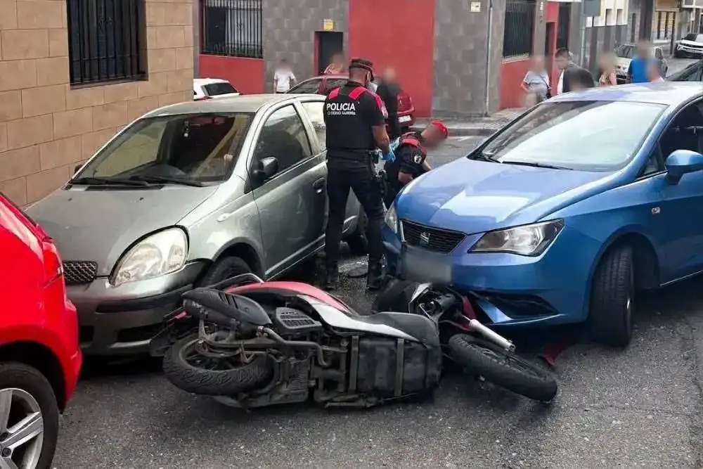 Motorcyclist crashes into three vehicles fleeing police checkpoint with suspected cocaine