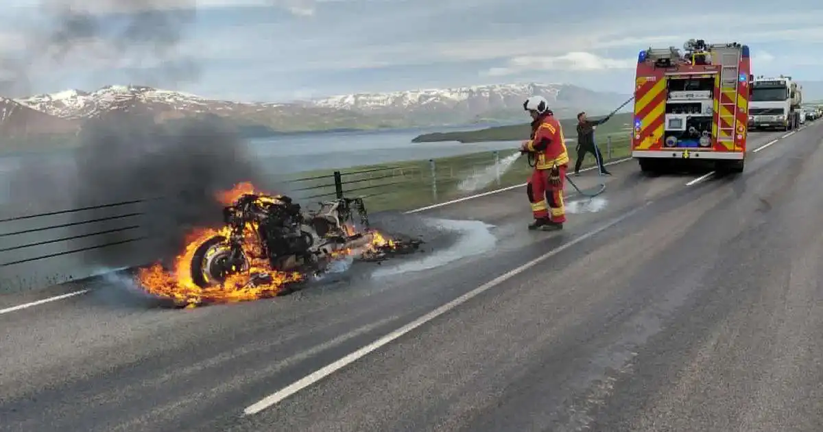 Mótorhjól brann til kaldra kola á leið heim úr skoðun