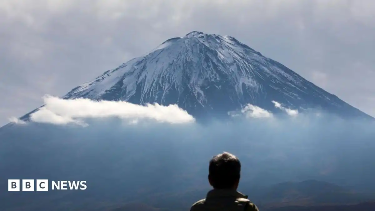 Mount Fuji: Japan's Yamanashi to charge rescue fee during off season