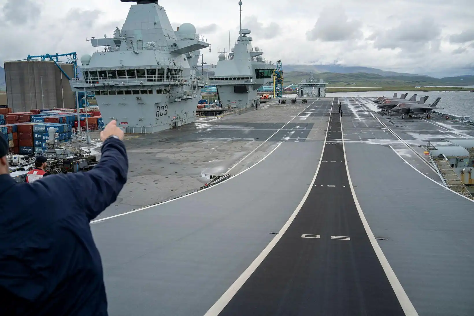 Myndir: HMS Prince of Wales í Hvalfirði - MBL.IS