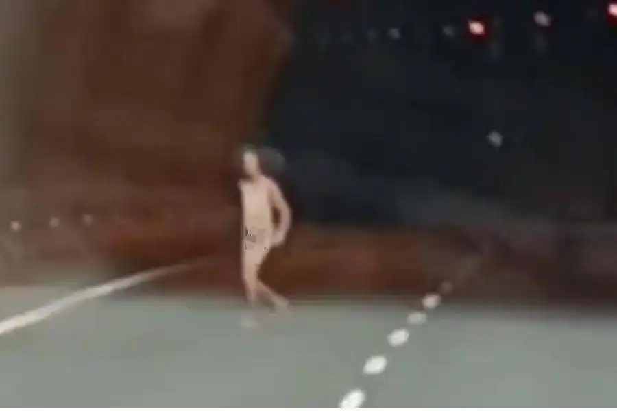 Naked man causes traffic chaos in Gran Canaria