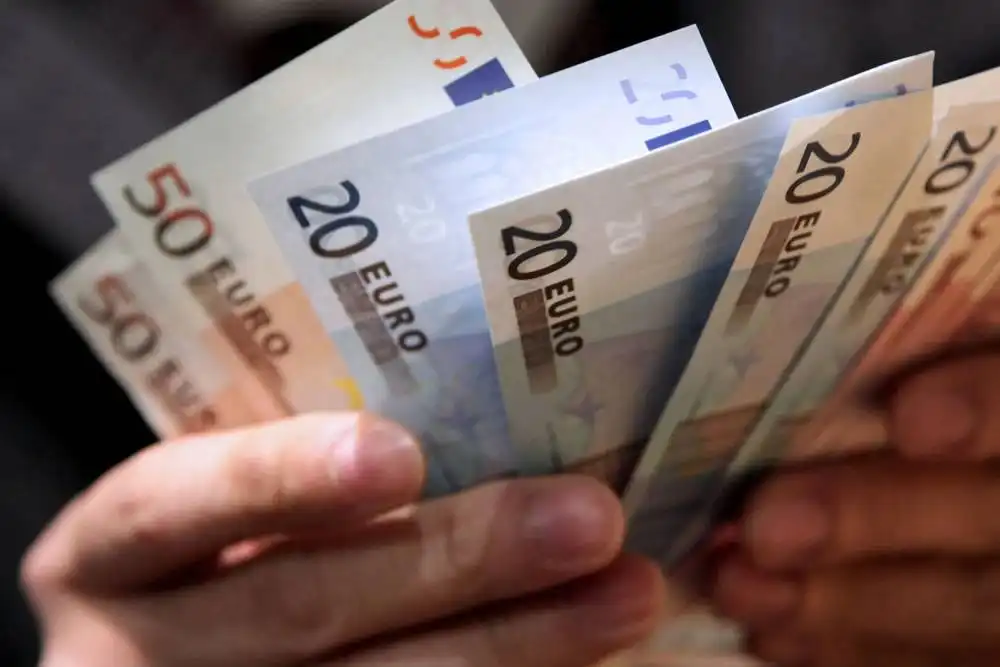 New cash payment rules. How does it affect British residents and visitors in the Canary Islands?
