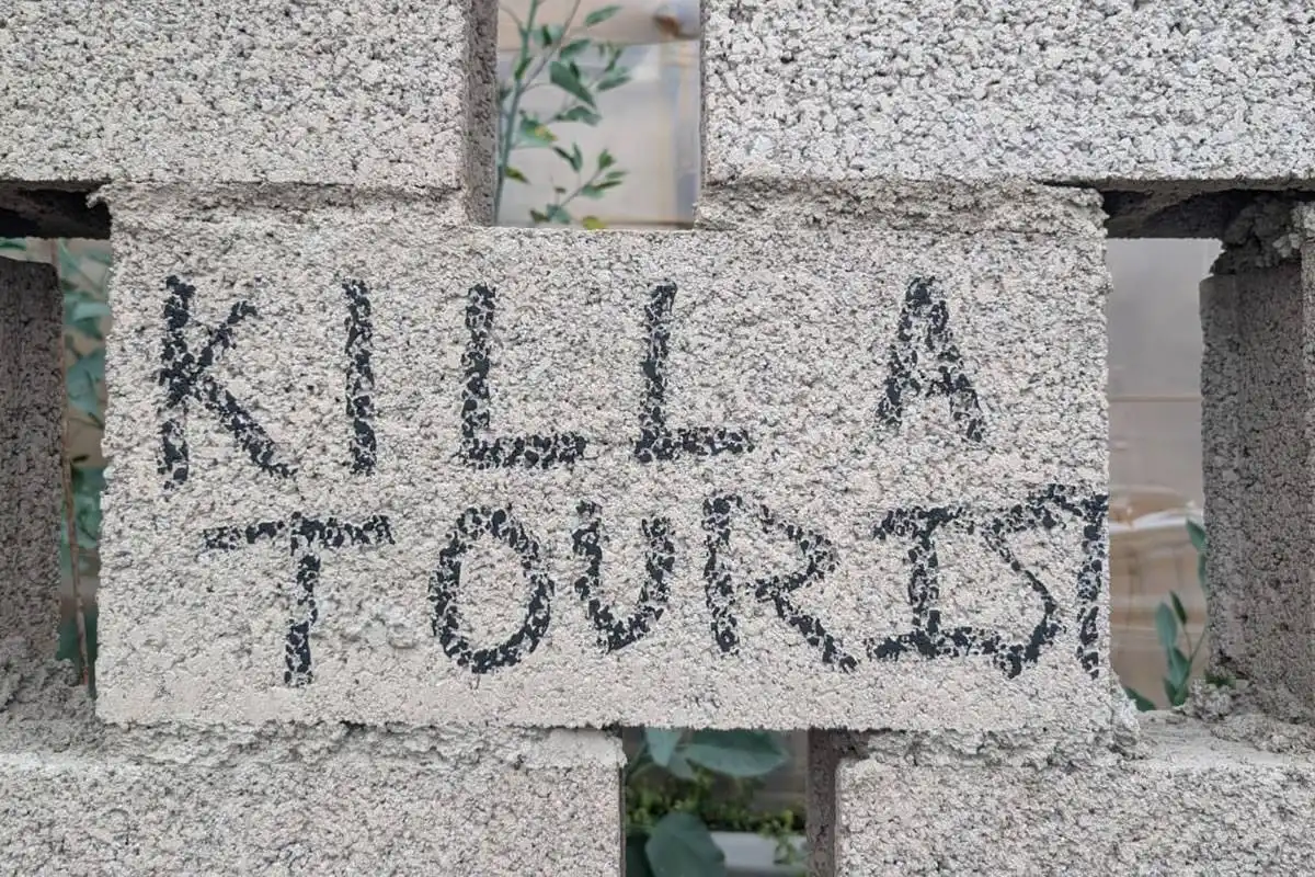 New disgusting anti-tourism graffiti appears in Tenerife