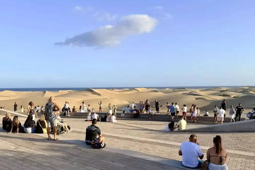 New multilingual warnings and drones to protect Maspalomas Dunes