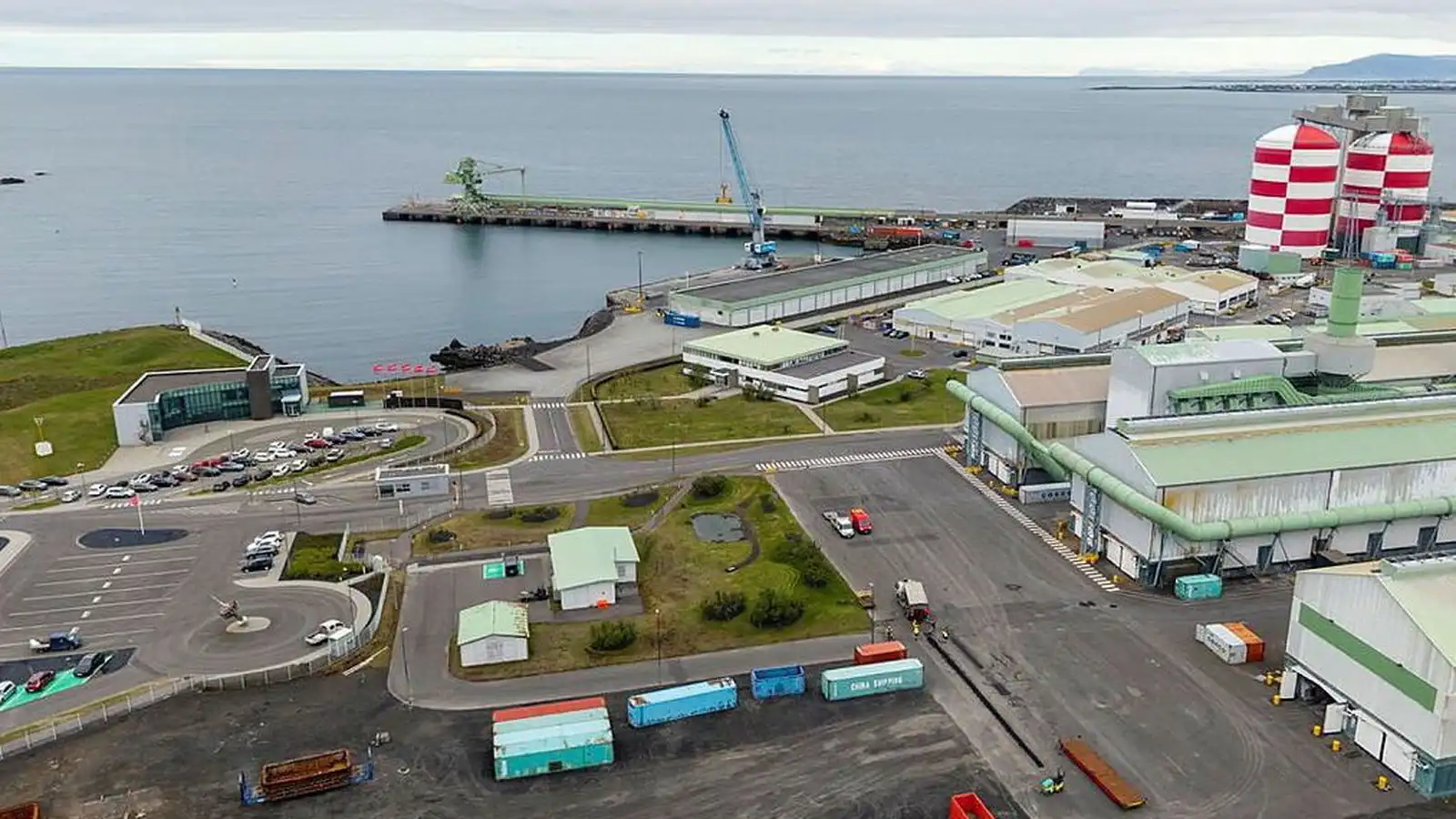 Níu á­kærðir fyrir að flytja inn rúm hundrað kíló kókaíns - Vísir