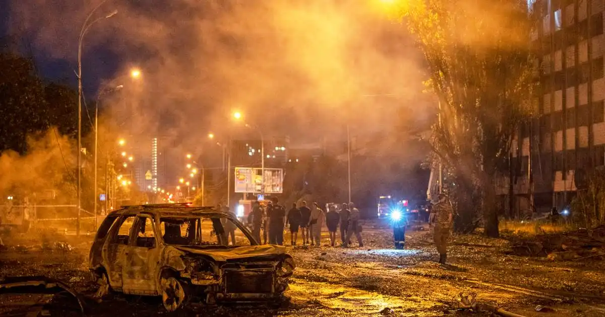 Níu drepnir og 28 særðust í flugskeytaárás á Kyiv
