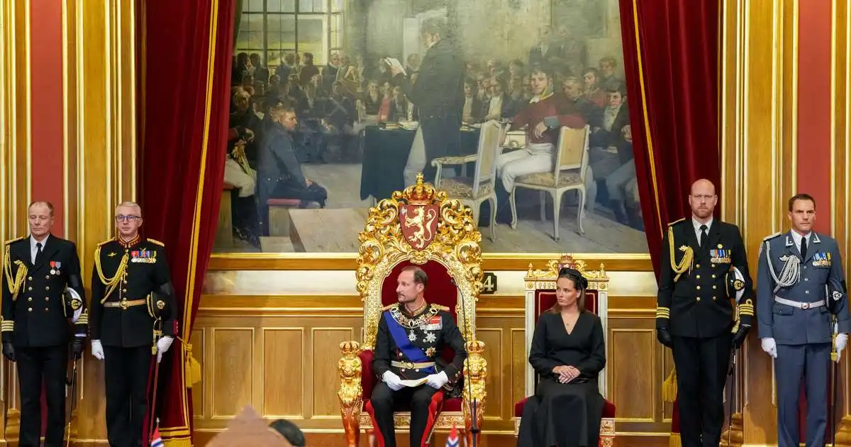 Noregskonungur segir öryggi landsins ógnað