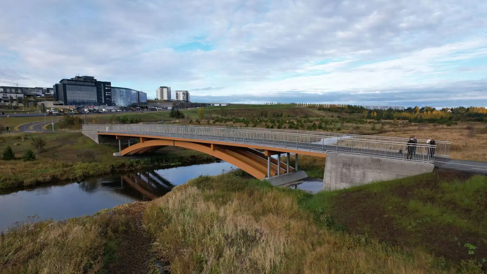 Ný göngu­brú vígð - Vísir