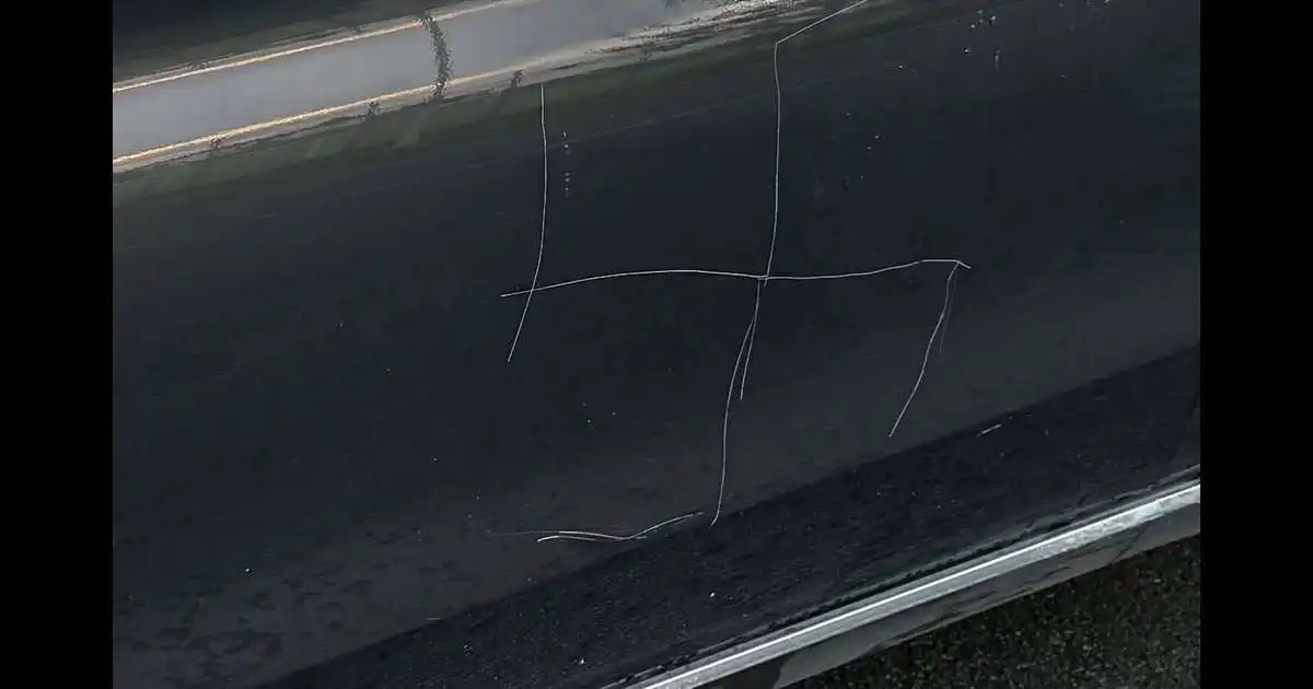 Nýjar tilkynningar og vísbendingar vegna skemmda á bílum