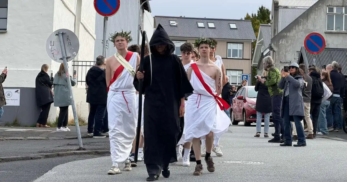 Nýnemar boðnir velkomnir í MR