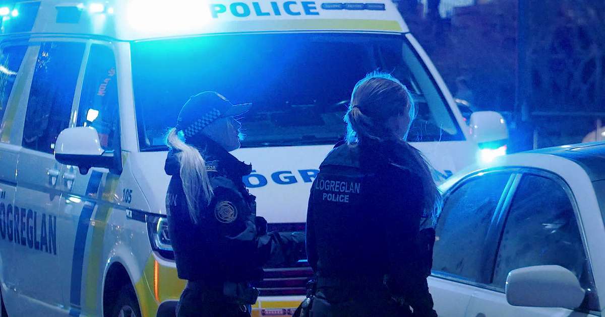 Öfurölvi maður handtekinn við að reyna að opna dyr bíla á ferð