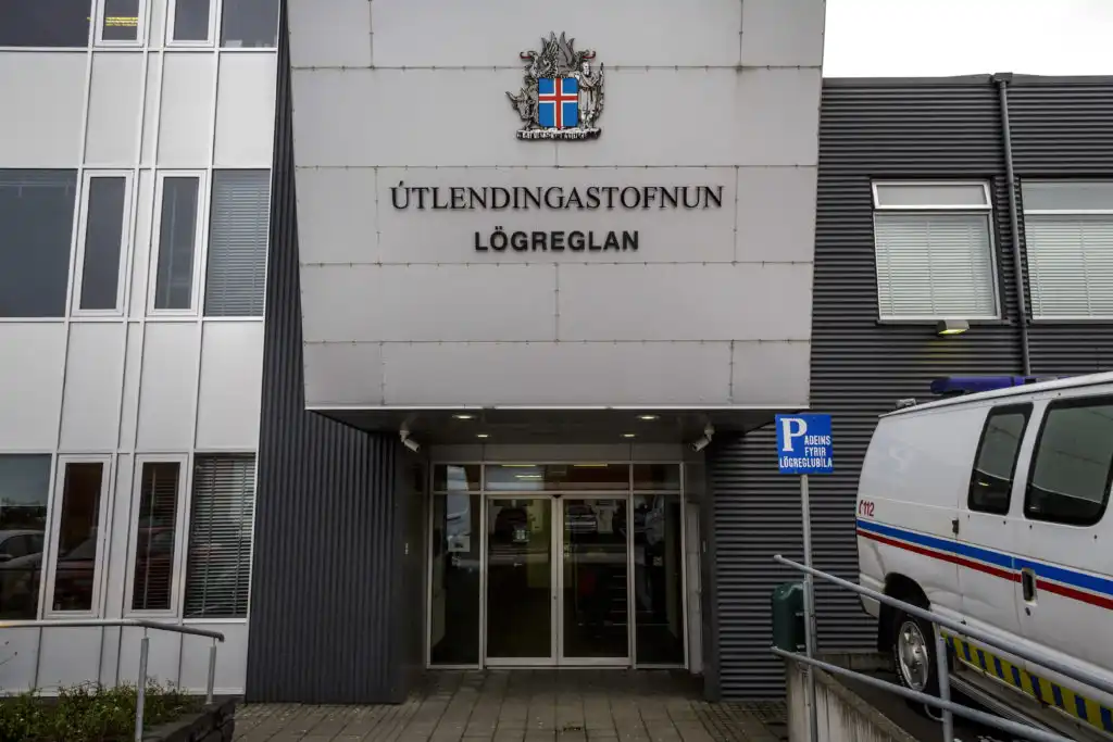 Ógnaði starfsfólki matvöruverslunar með hníf