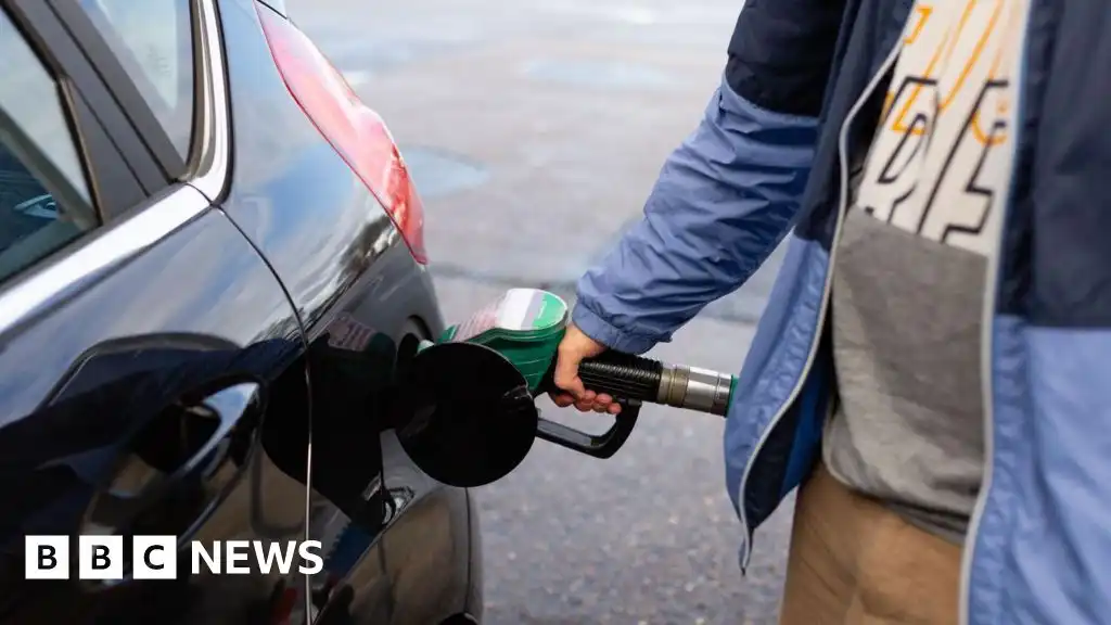 Oil price jumps to $117 after reports of 'extended' Iran blockade