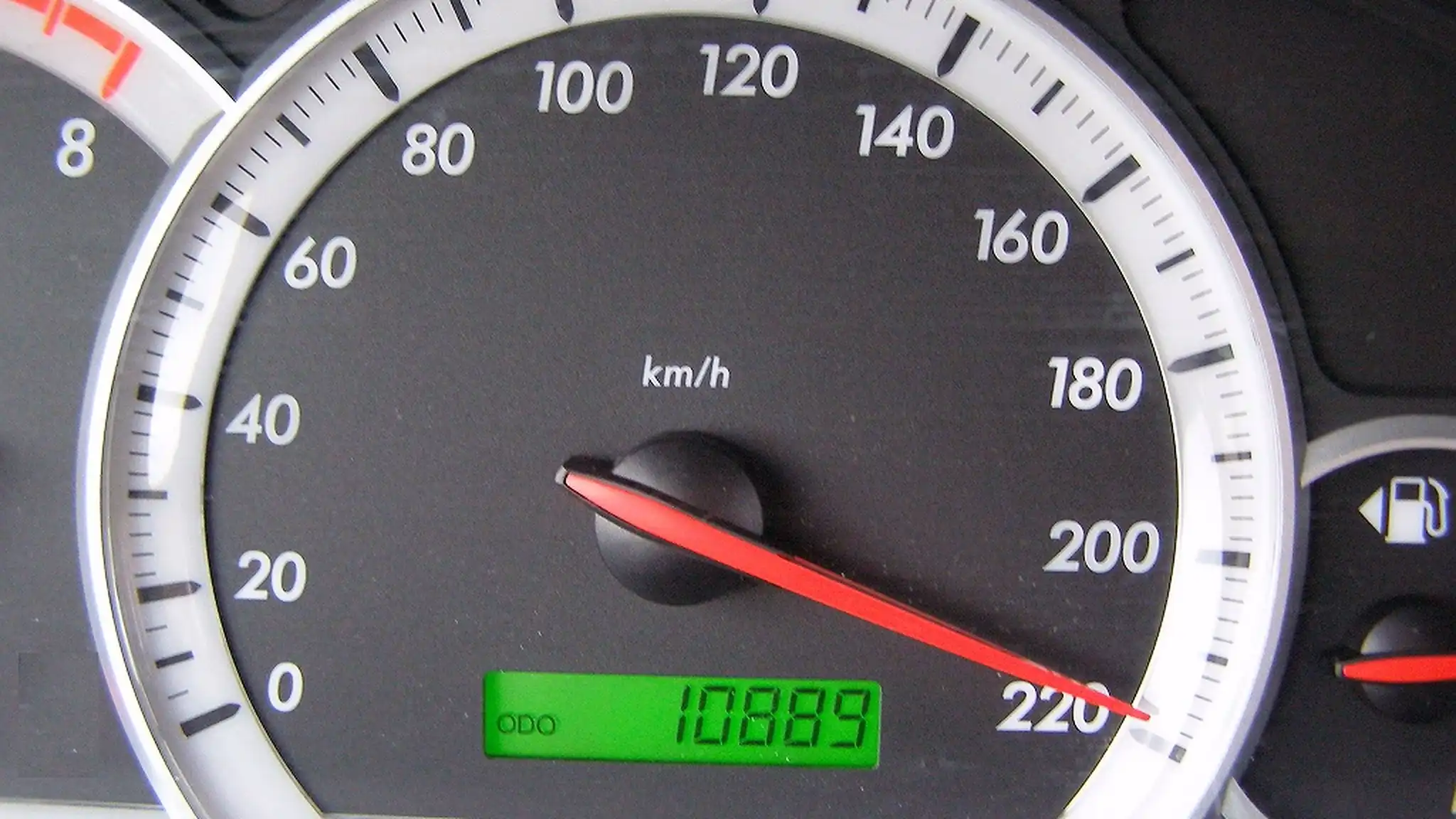 Ók á allt að 193 km hraða á Siglufjarðarvegi – farþegi hlaut heilaskaða