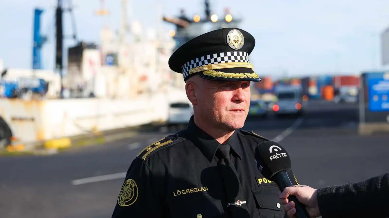 Öll á­höfnin hand­tekin - Vísir