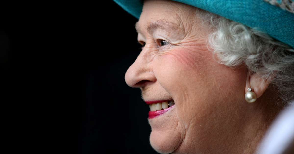 Opinber ævisaga Elísabetar II í smíðum