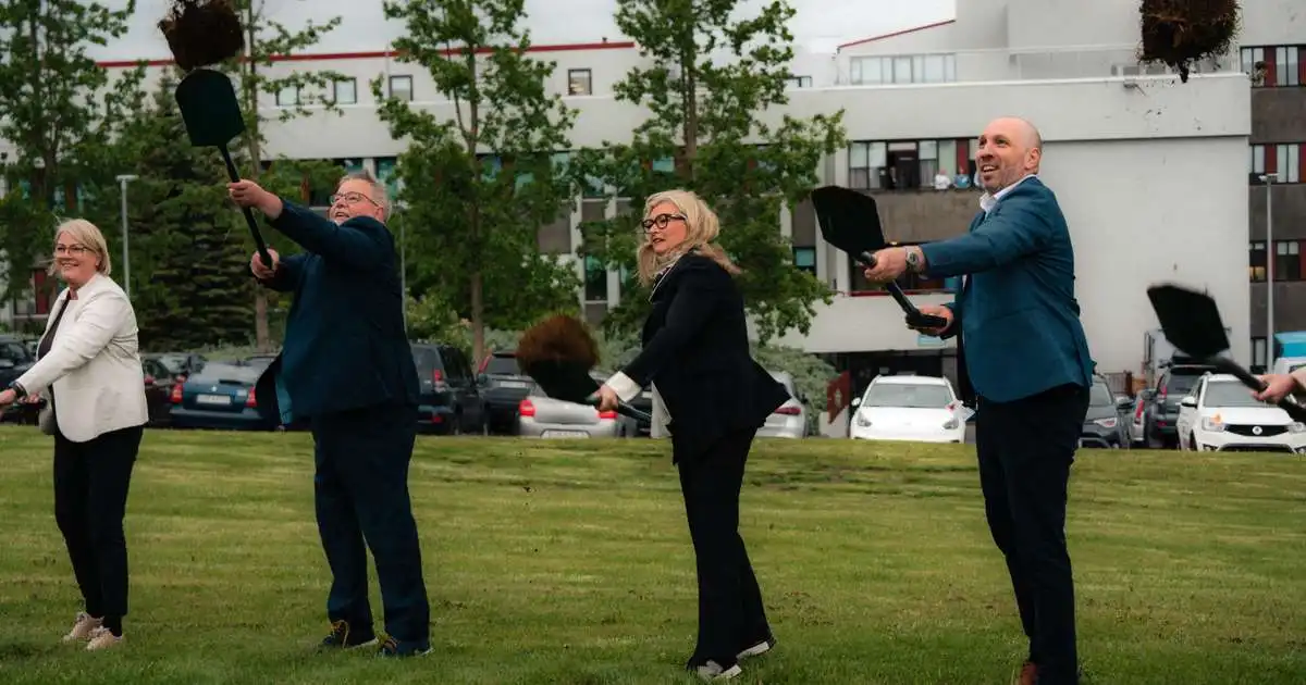 Opna tvær nýjar deildir á Akureyri