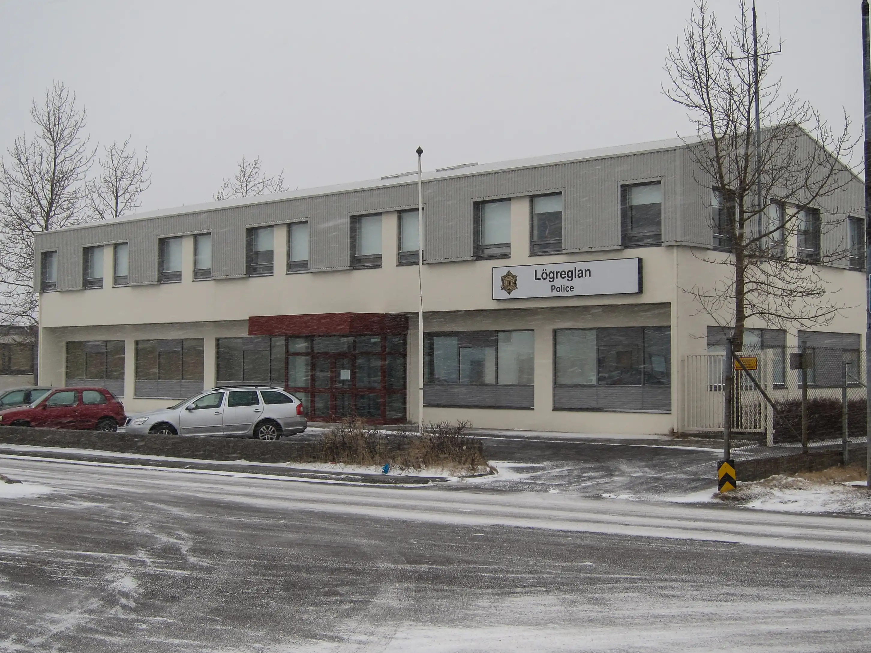 Óprúttinn aðili reyndi að komast óboðinn inn á baðherbergi þar sem húsráðandi var