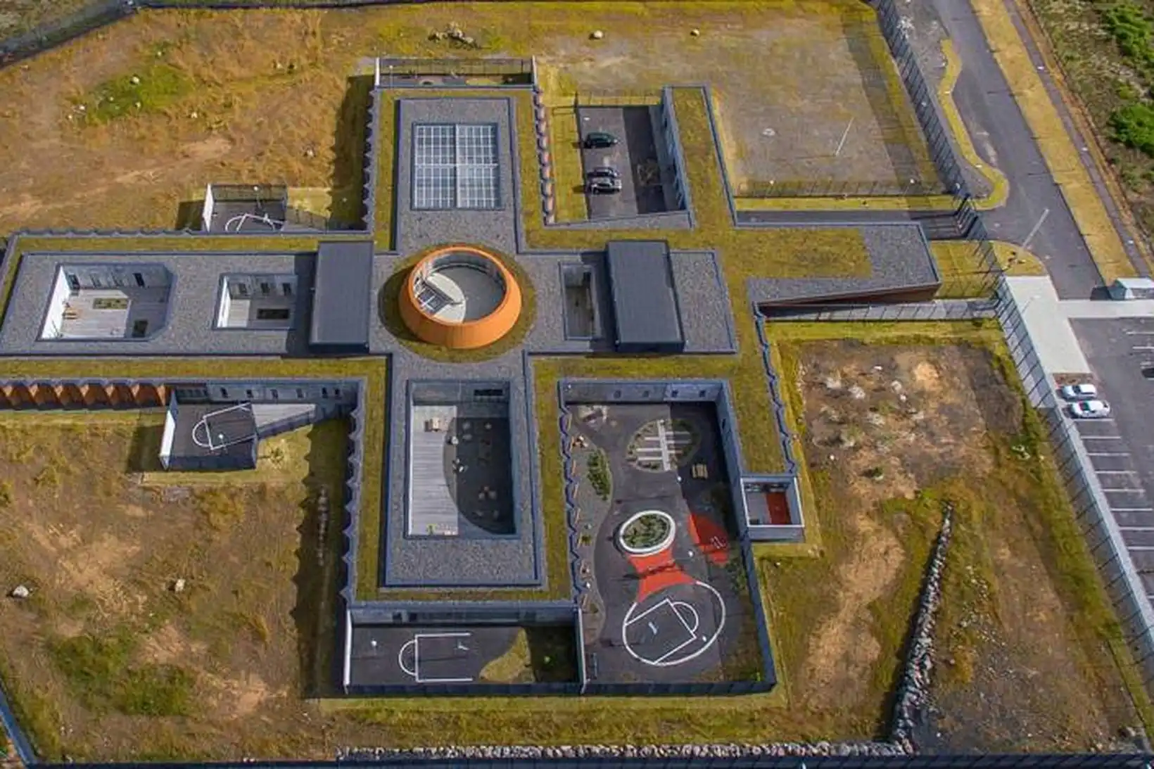 Ósakhæfir vistaðir á Hólmsheiðarsvæðinu - MBL.IS