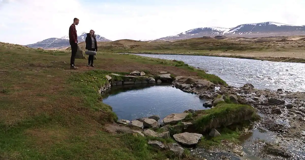 Óttast slys og lokar fyrir aðgengi að Fosslaug og Reykjafossi: „Ágangurinn stjórnlaus“