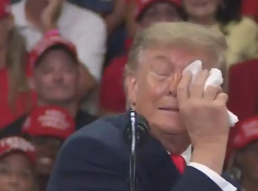 Óvænt uppákoma hjá Trump í Flórída – Heilsufar forsetans aftur í sviðsljósinu