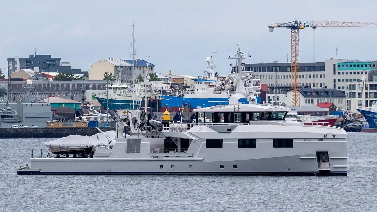 Ó­venju­leg fley undan ströndum Reykja­víkur - Vísir