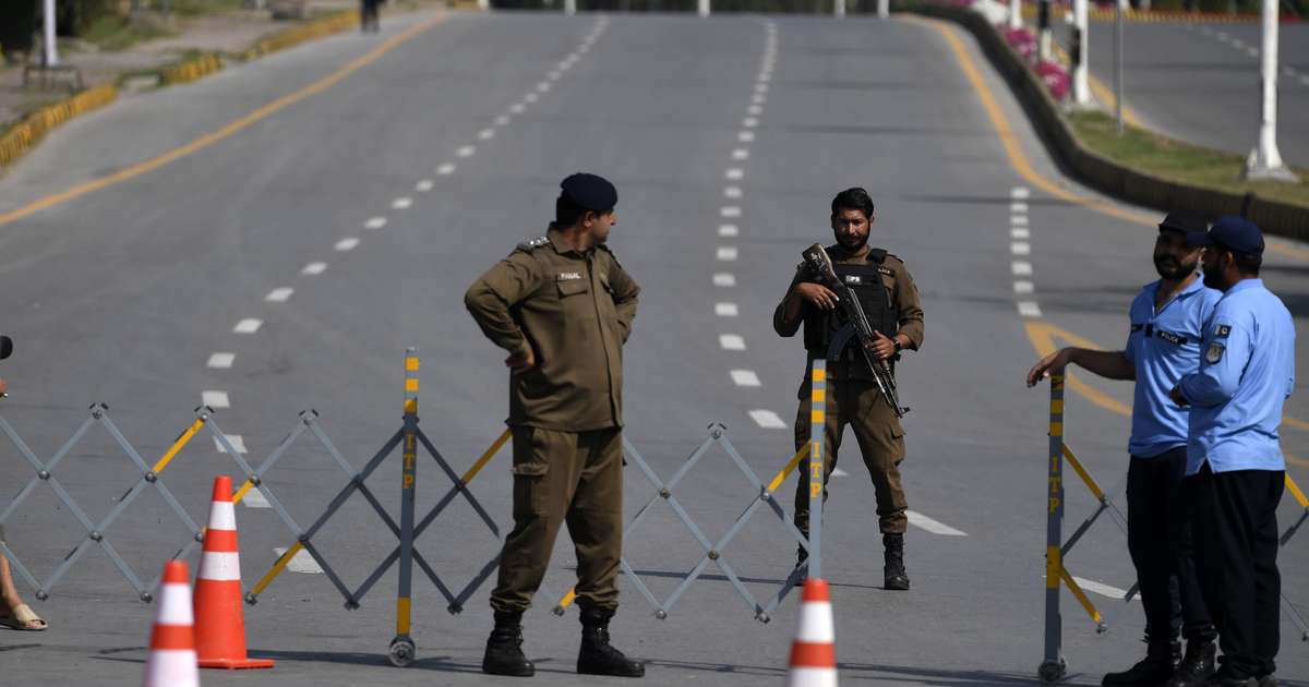 Pakistanar segja að vopnahléi ljúki í kvöld