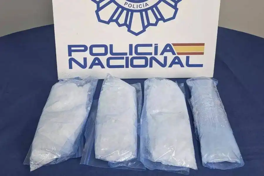 Passenger arrested at Gran Canaria Airport with kilo of drugs in Suitcase