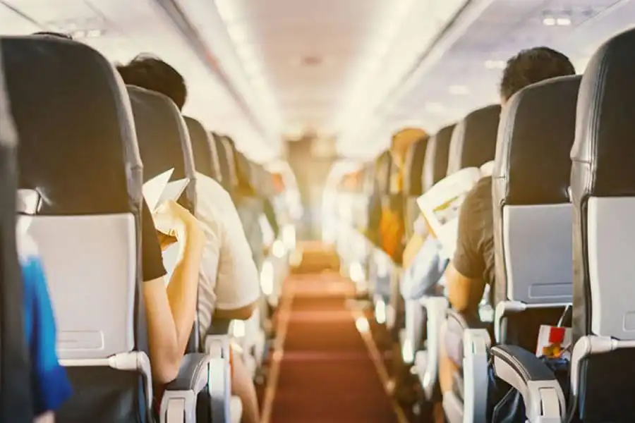 Passenger vomiting and fainting forces diversion for flight to the Canary Islands