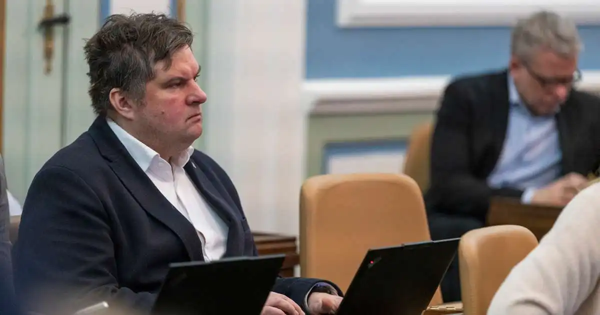 Pawel tekur við formennsku þingflokksins af Sigmari