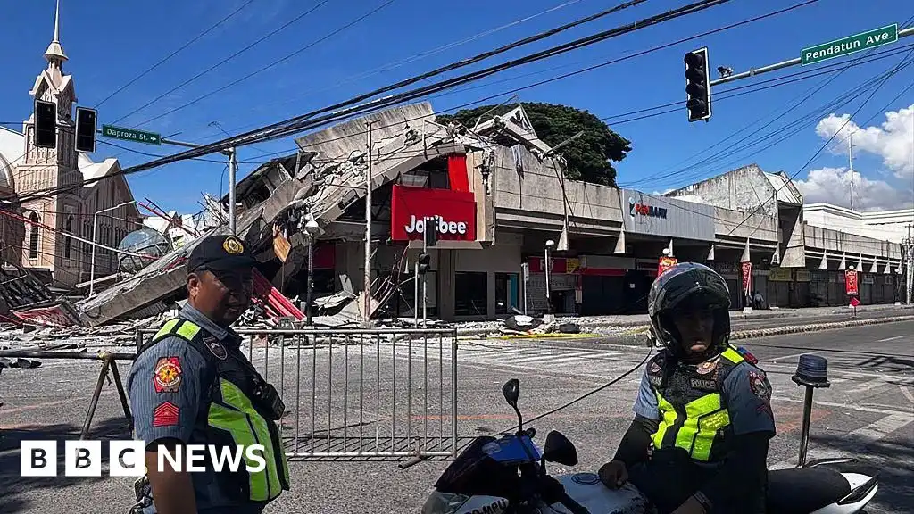 Philippines: 32 dead after earthquake off Mindanao coast