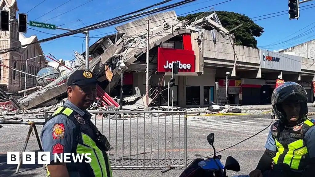 Philippines: 35 dead after earthquake off Mindanao coast