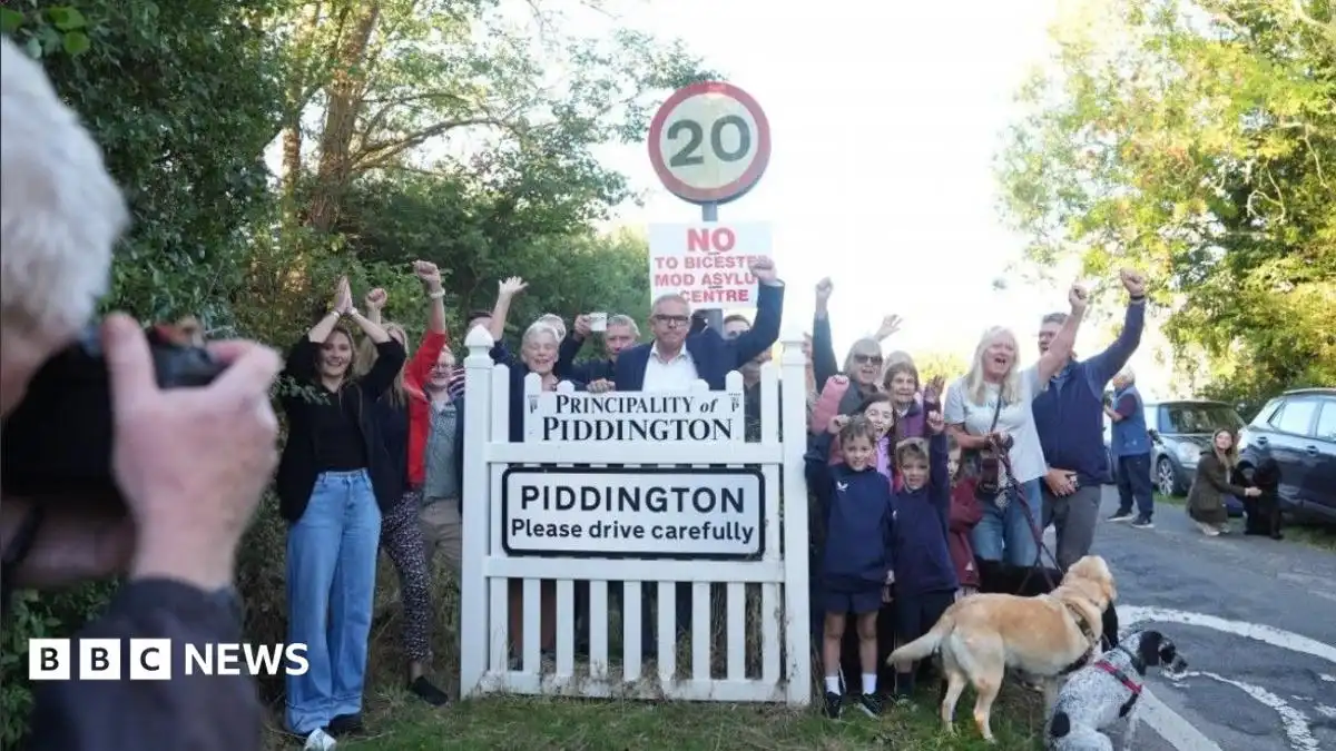 Piddington in Oxfordshire votes to leave UK over asylum plans