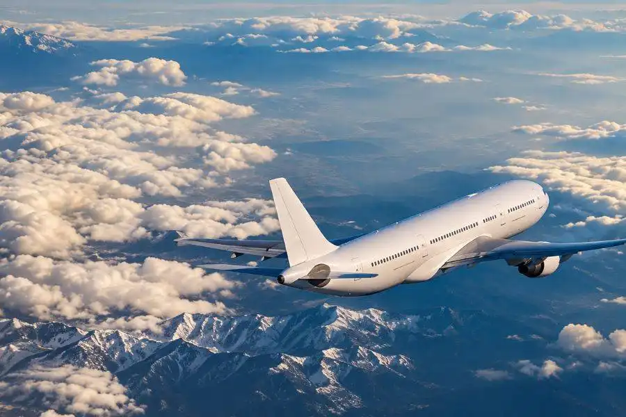 Plans to limit peak-season flight prices in the Canary Islands