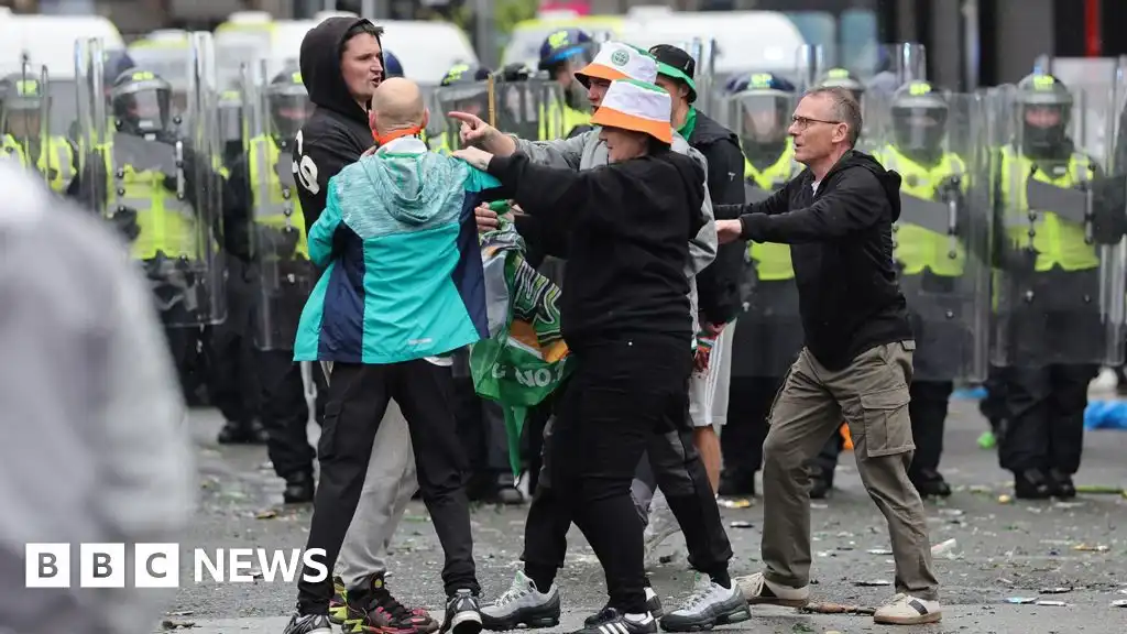 Police pelted with bottles as Celtic fans celebrate Scottish Premiership title in Glashow's east end