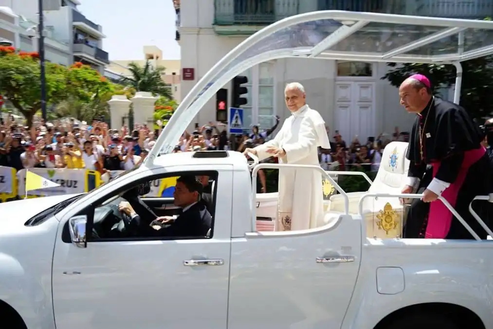 Pope Leo XIV draws thousands to Santa Cruz in historic Tenerife visit