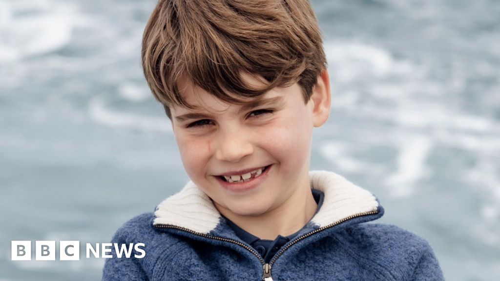 Prince Louis holiday photo released to mark eighth birthday