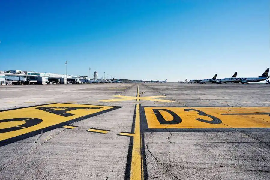 Priority landing at Tenerife South Airport after medical emergency