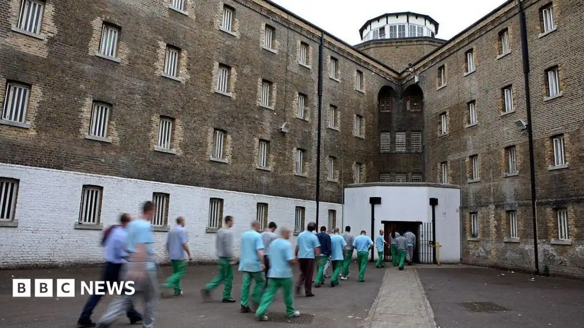 Prisoners freed early are returning to jail at rapid rate, governors tell BBC