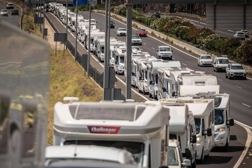 Protest by 500 campervans brings TF-1 to a crawl in Tenerife