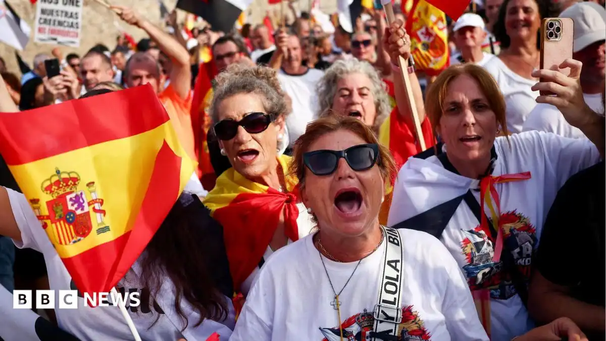 Protests in Spain over government's handling of Ceuta migrant crisis