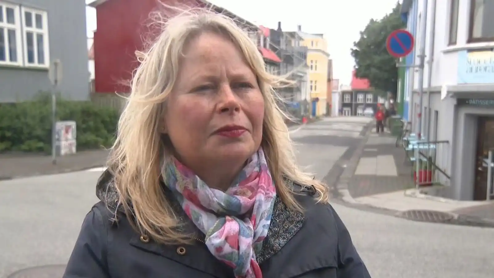 Ráð­lagt að hafa garða snyrti­lega og stéttir sópaðar þegar fólk er í burtu - Vísir