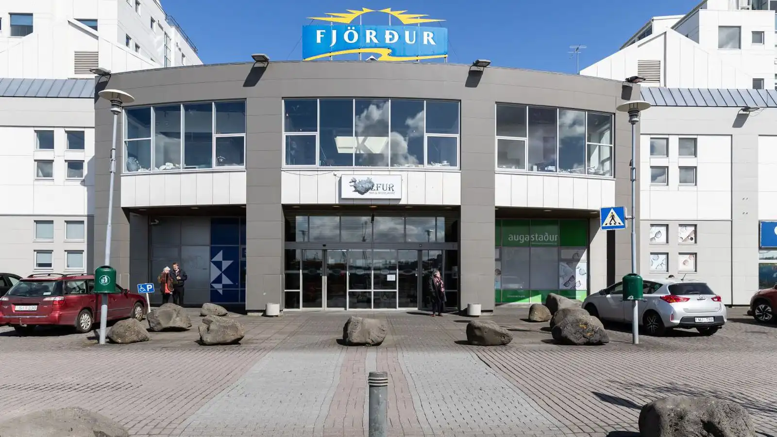 Rann­saka líkams­á­rás gegn ung­lings­stúlku - Vísir