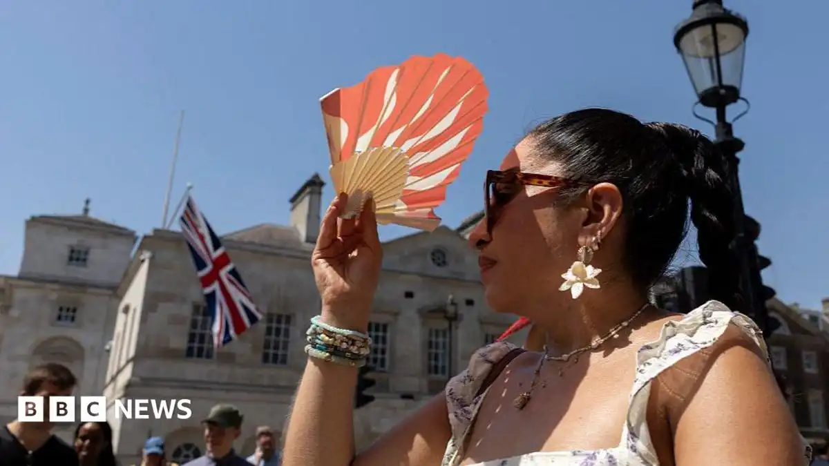 Red heat warning for south-east after UK sees warmest day of year